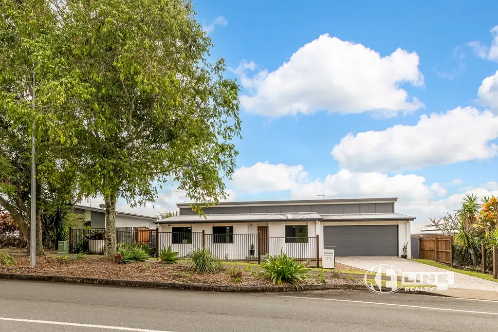 Burnside 4 Bedroom MODERN HOME FOR THE ENTERTAINER WITH STUNNING OUTLOOK: ROOM FOR THE BOAT OR CARAVAN!