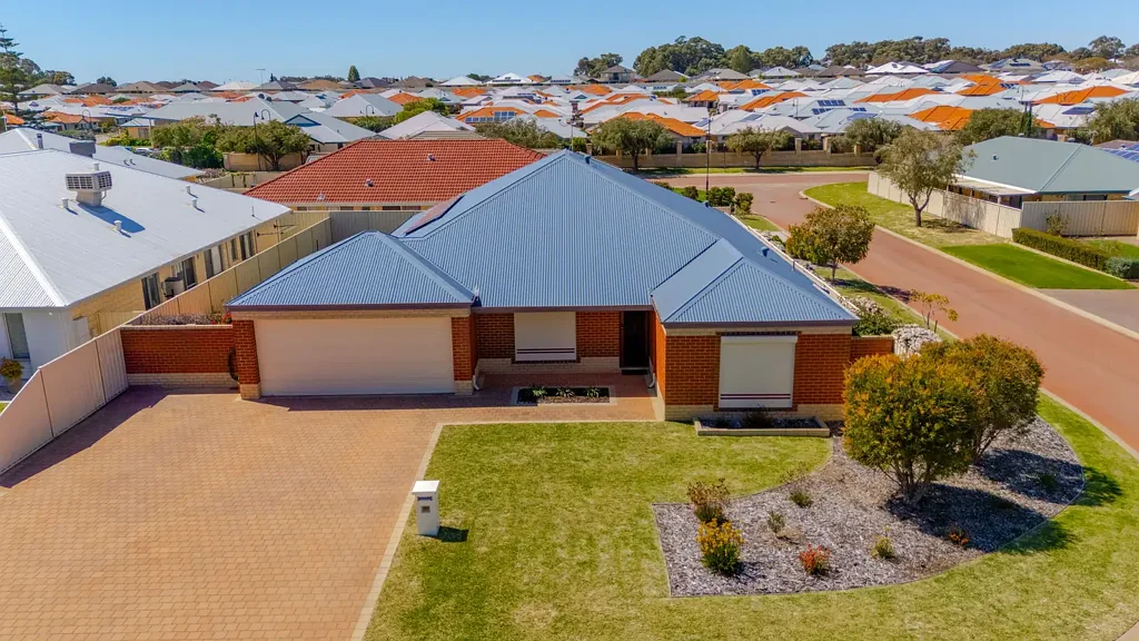 6 Dowerin Circuit, Lakelands, WA 6180