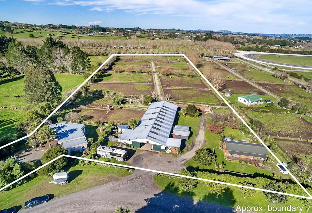 Pukekohe 9ਬੈੱਡਰੂਮ Opportunity, Approx 2.8 Ha Residential MHU!
