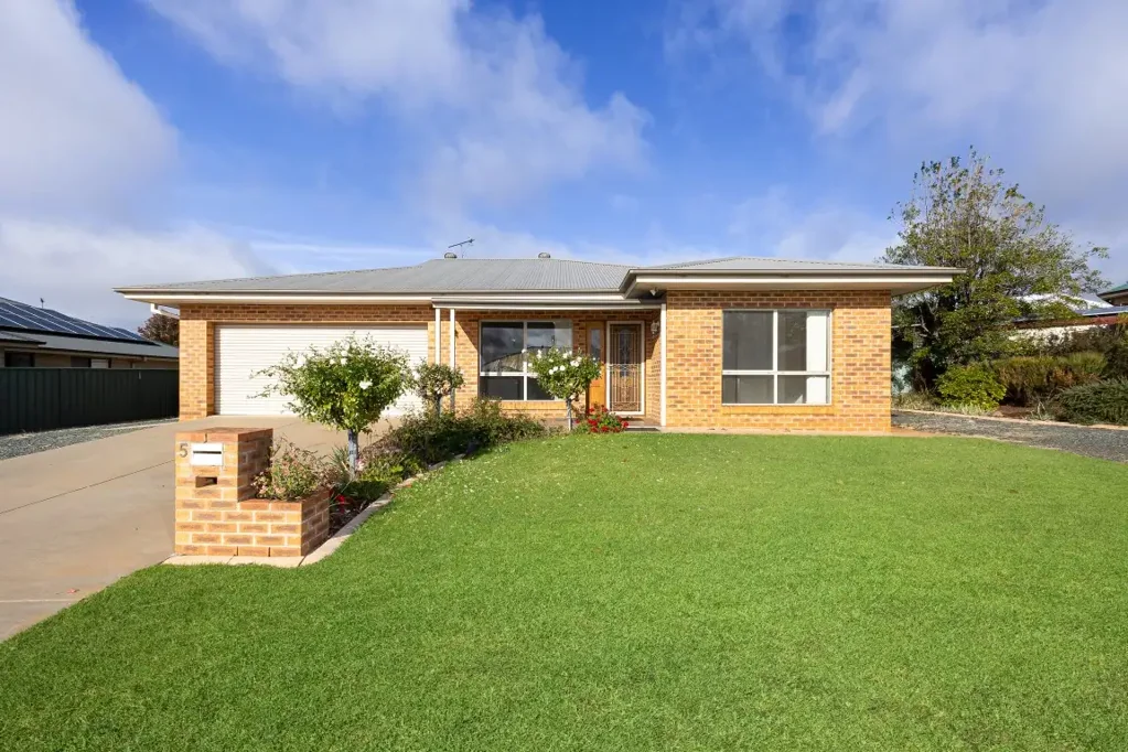 Temora 3Habitaciones Immaculate Original Home with Room to Grow