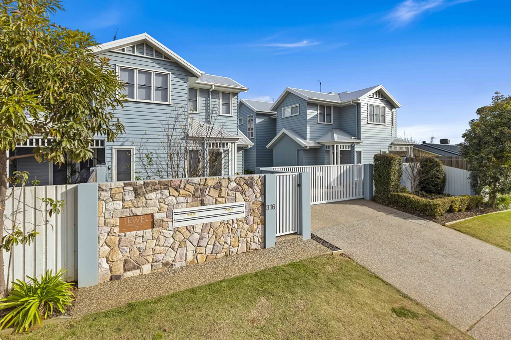 Stylish Executive Townhouse