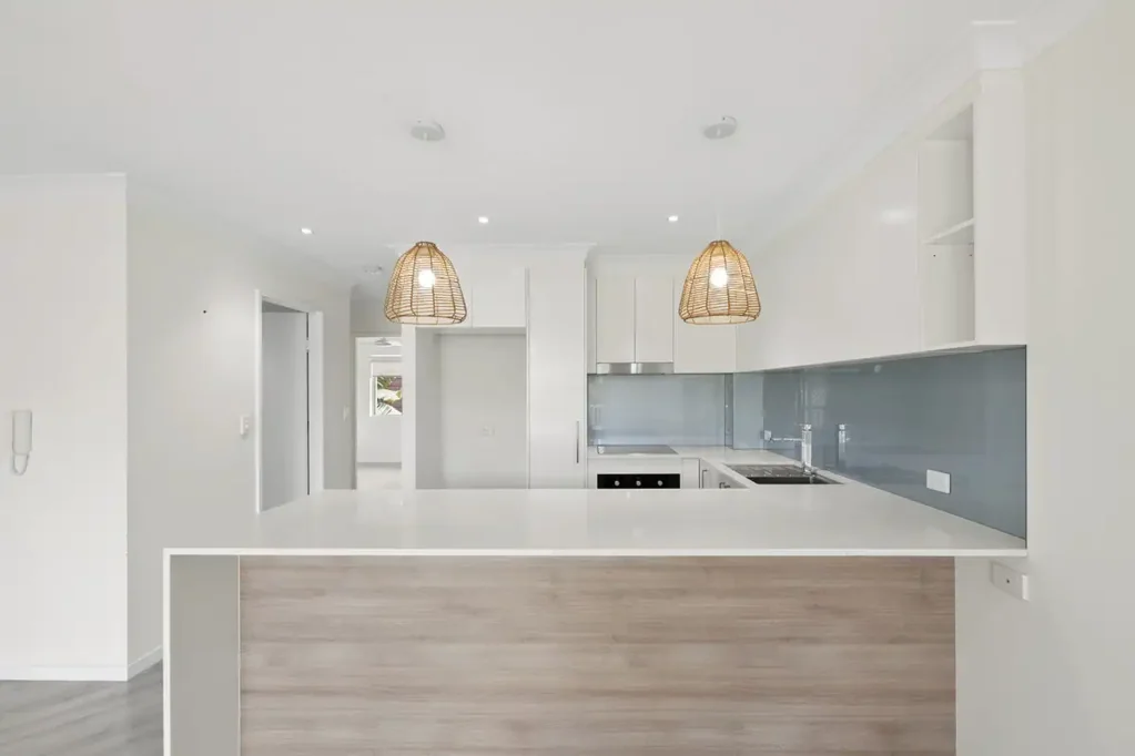 Burleigh Heads 2房  Renovated Coastal Retreat in the Heart of Burleigh Heads