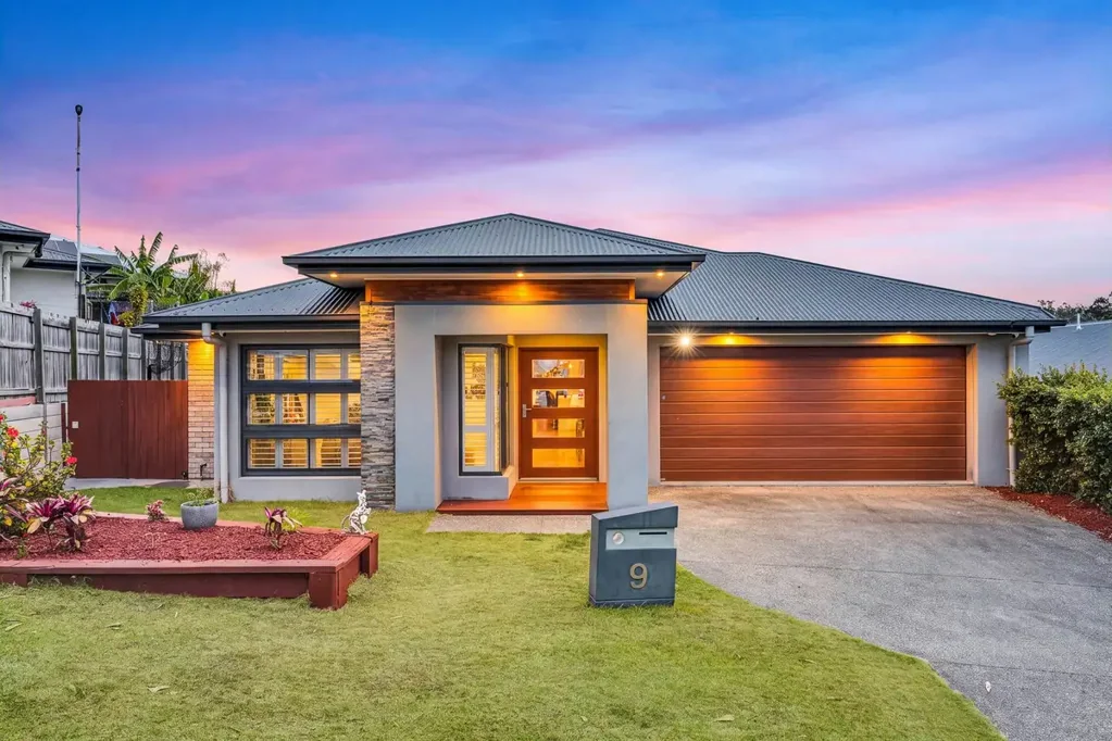 Spring Mountain 4 Bedroom GRAND IN SCALE, EXCEPTIONAL IN EVERY WAY!
