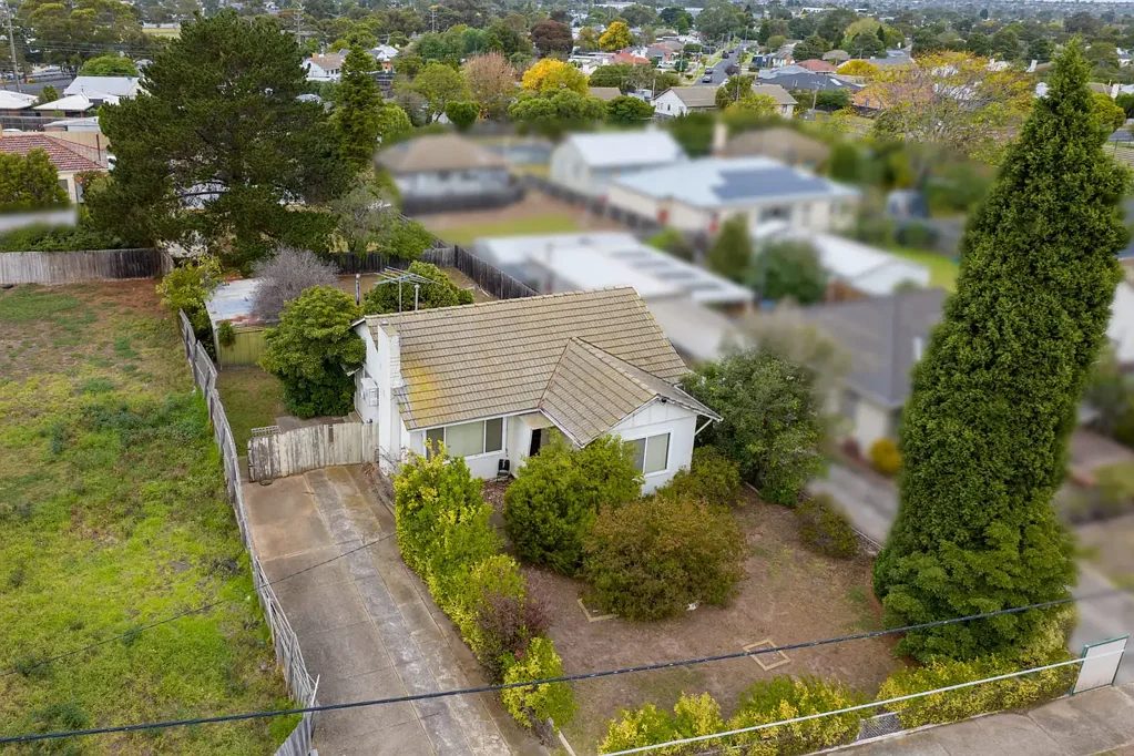 Corio 3房  Exceptional Opportunity with 684m² North-Facing Allotment