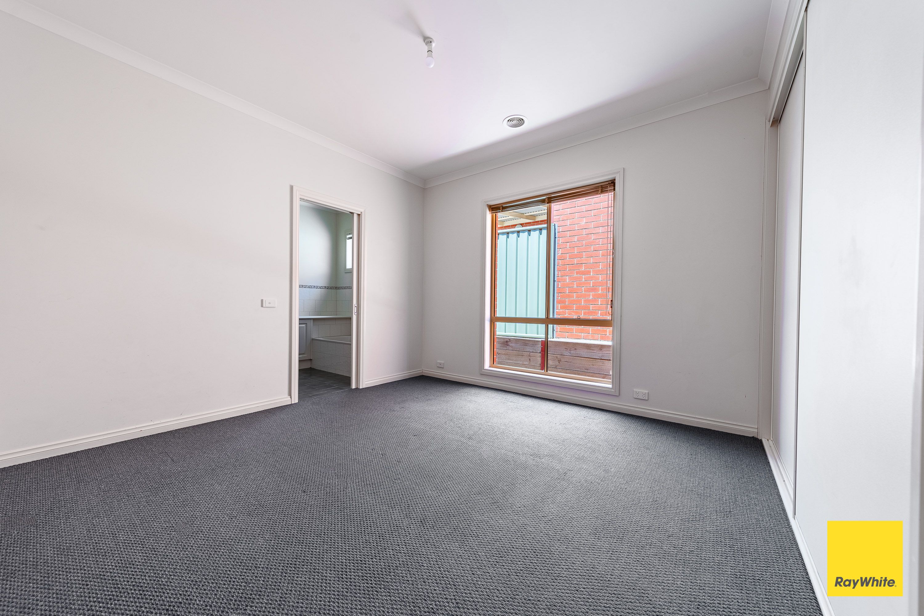 32 RACE ST, FLORA HILL VIC 3550, 0房, 0浴, Townhouse