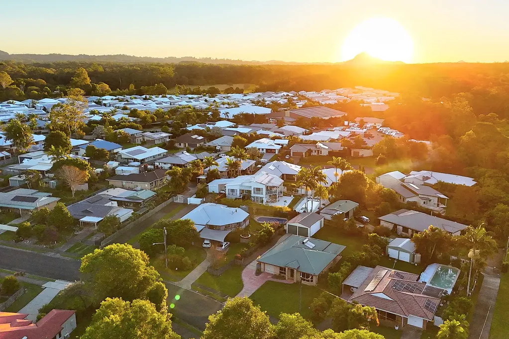 Cooroy 3Zimmer A Beautifully Preserved Home with Room for the Whole Family