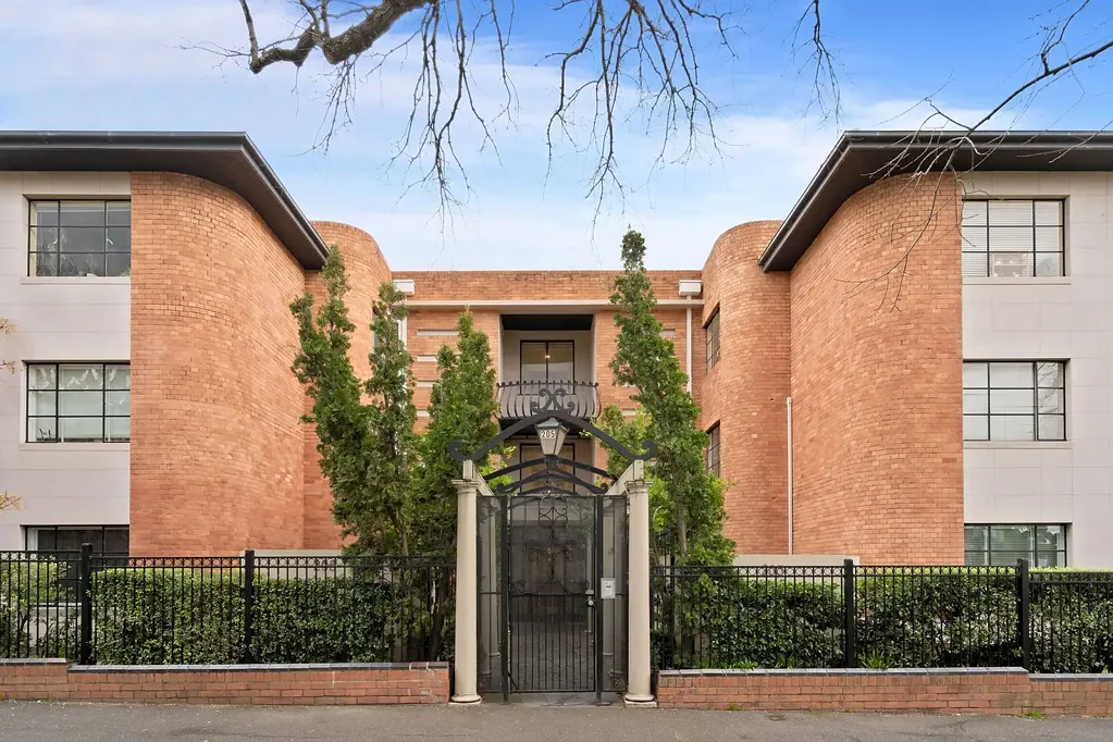 North Melbourne 1 Bedroom Parkside Inner-City Ease in North Melbourne