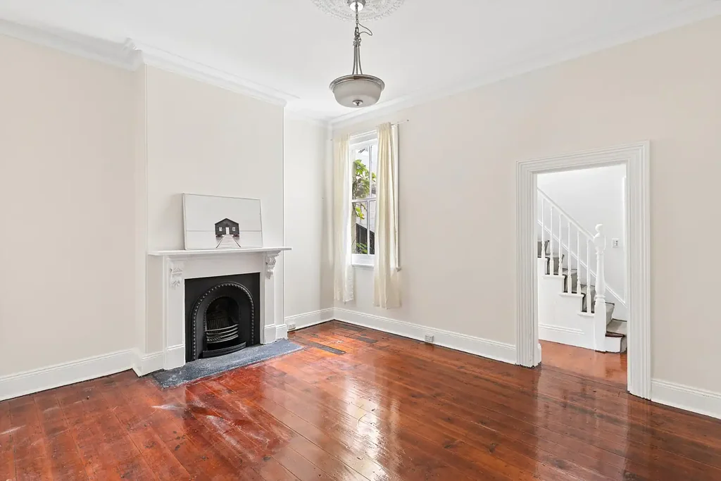Leafy updated 4-bedroom house in connected location