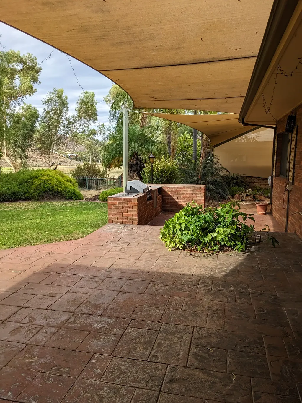 Desert Springs 4房  Spacious 4 Bedroom Home backing onto the Golf Course