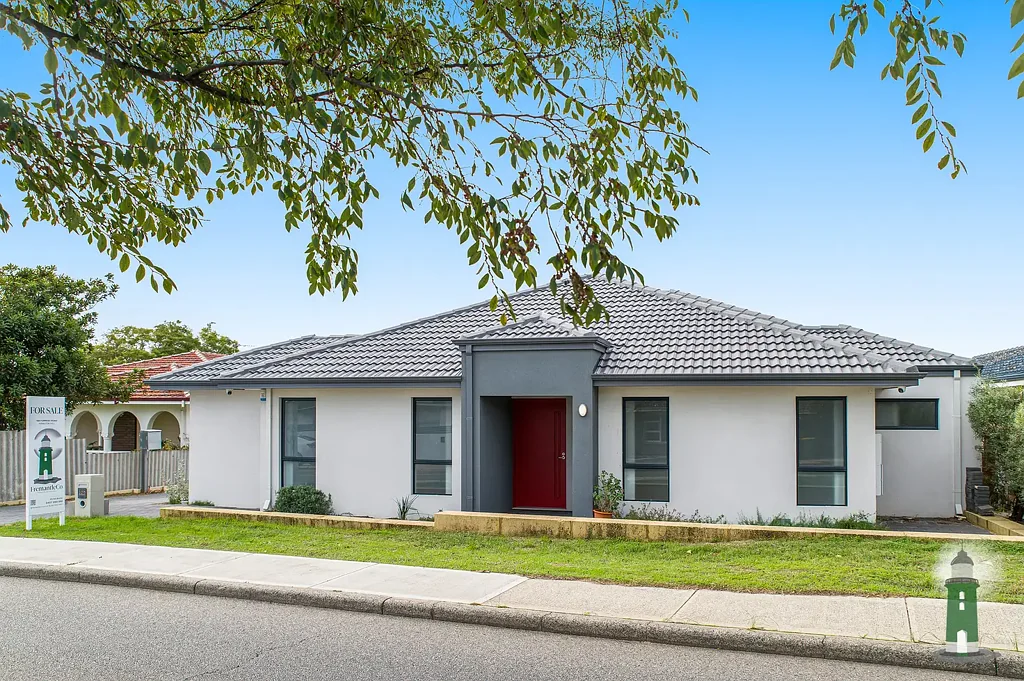 Hamilton Hill 3Kwarto Triplex Potential in Prime Hamilton Hill Location