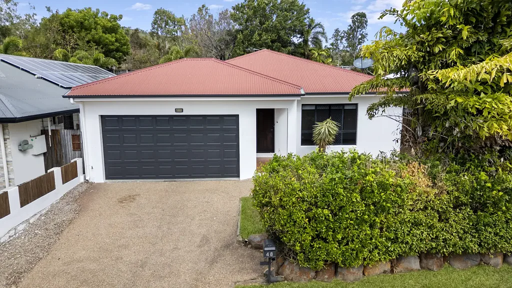 Douglas 4房  SPACIOUS FAMILY LIVING -MOVE-IN READY IN SOUGHT- AFTER DOUGLAS