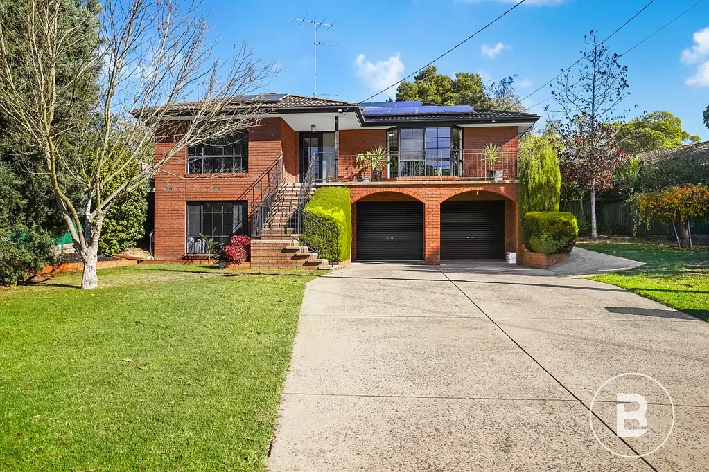 Ballarat North 4房  Beautifully Renovated Four Bedroom Brick Veneer