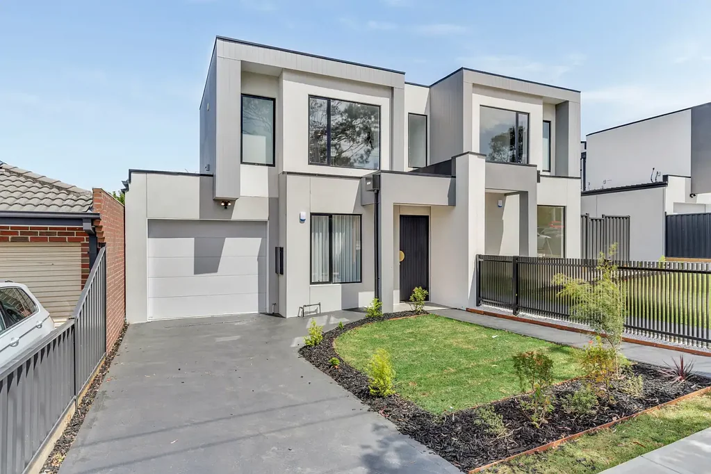 Essendon West 4ਬੈੱਡਰੂਮ Brand spanking and boutique, this one’s a winner