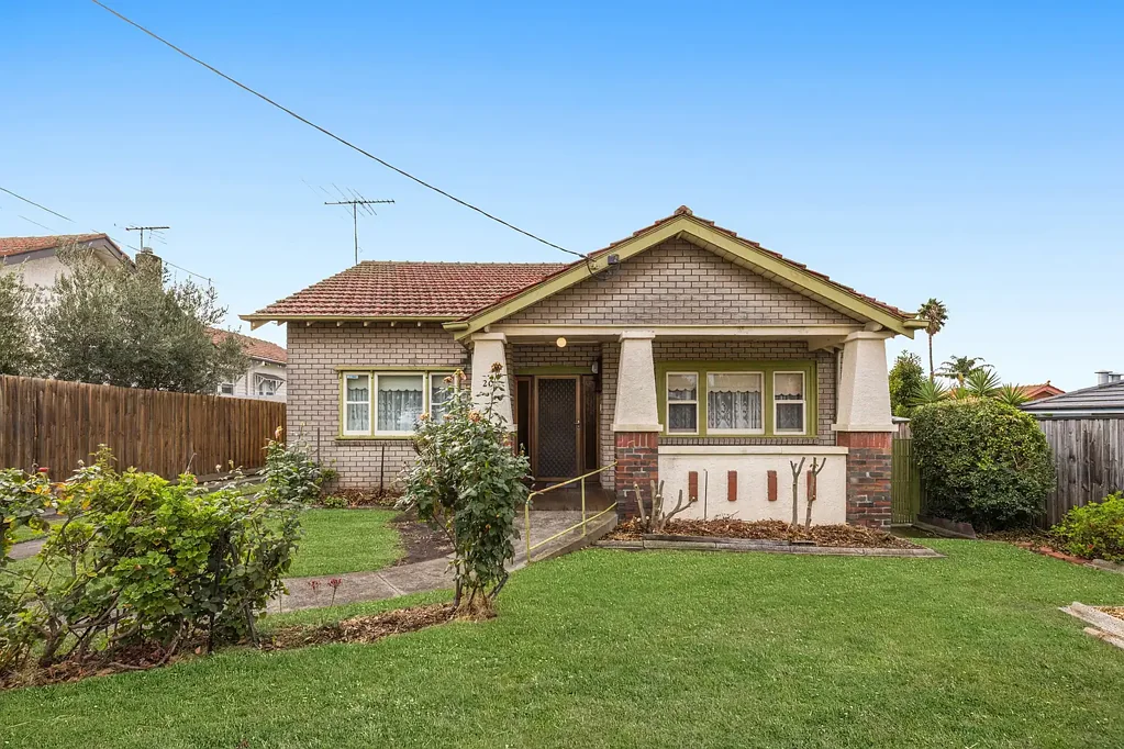 Essendon 3房 朝北宽敞地块 606sqm 矩形尺寸 15.6米前沿 优越家庭地段 宁静单行死胡同 Rare North-Facing Family Opportunity with Endless Future Potential
