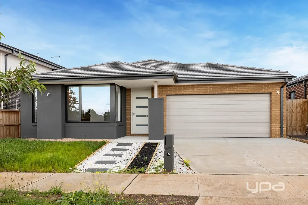 Brand New 4-Bedroom Family Home – Walk to Rockbank Station