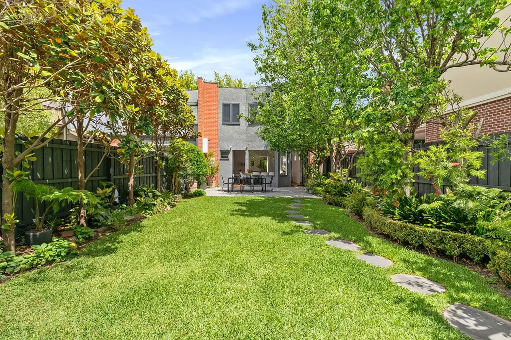 10 Pozieres Avenue, Elwood, VIC 3184