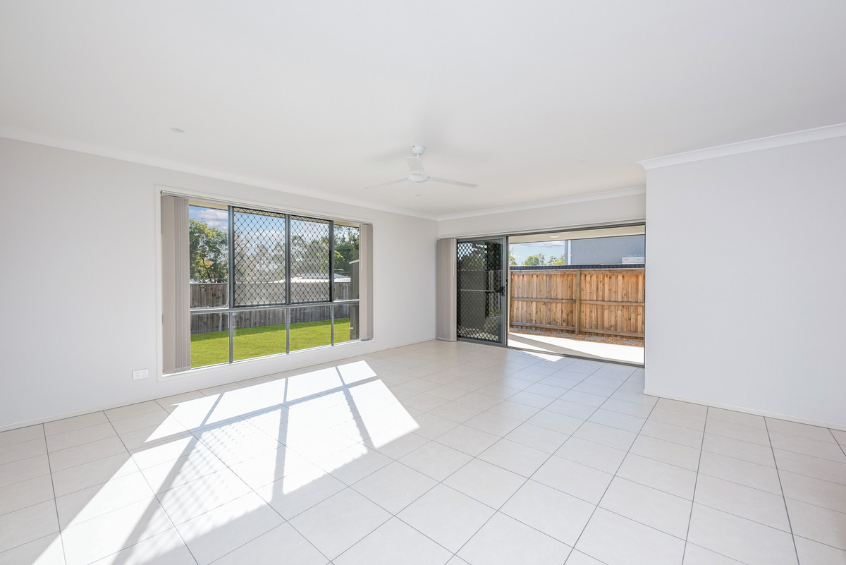 26 REGAL CL, HEATHWOOD QLD 4110, 0 habitaciones, 0 baños, House