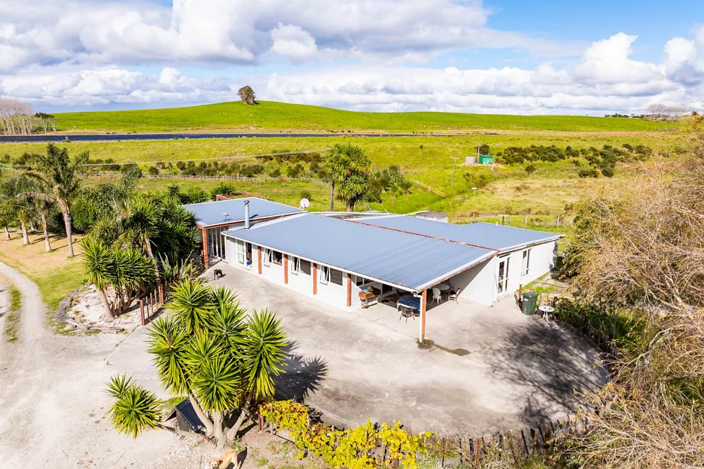 Kaiwaka 3房  10 ACRES WITH A LARGE HOME