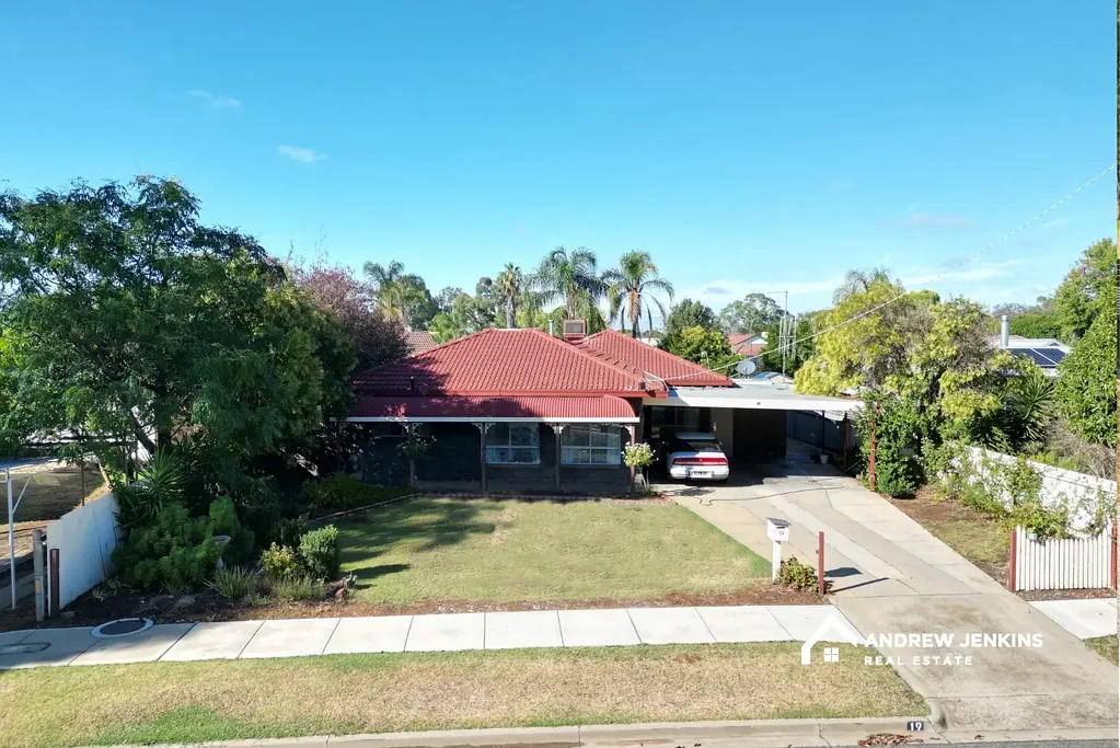 Cobram 3 Bedroom Charming 3-Bedroom Home with Comfort & Convenience!