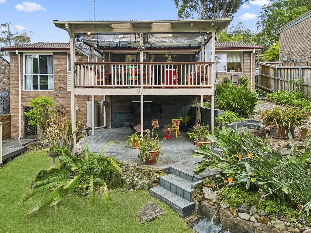 Berowra Heights 4房 四卧温馨家园 695㎡阔地 静谧林地景观 厨餐一体 全天候娱乐区 邻近学校与步道 Leafy living, prime convenience