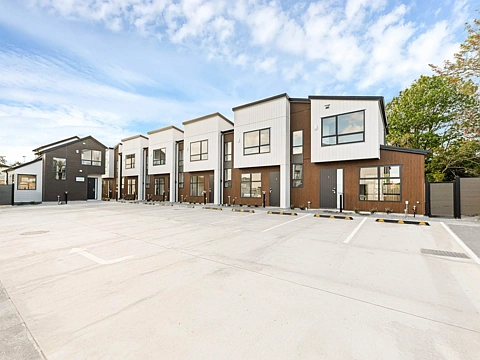Pakuranga Heights 2房  Stunning Homes - Multiple Options, Keen Vendor!
