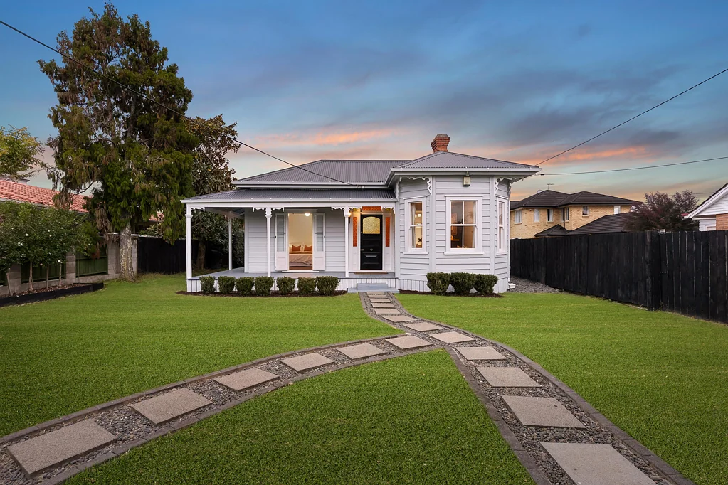 Takapuna 3બેડરૂમ TIMELESS CHARM PLUS DEVELOPMENT POTENTIAL