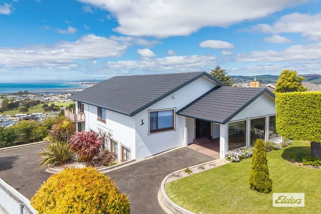 West Ulverstone 5房  WELL BUILT FAMILY HOME WITH OCEAN VIEWS