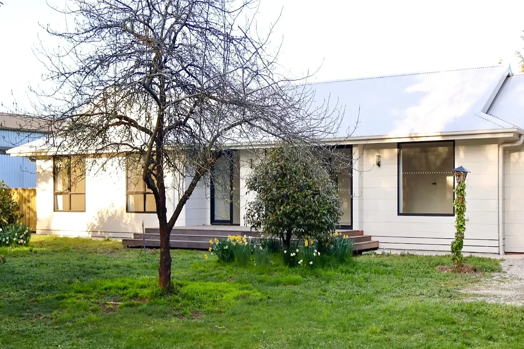 Stunning Private Retreat Minutes From Ballan Town Centre!