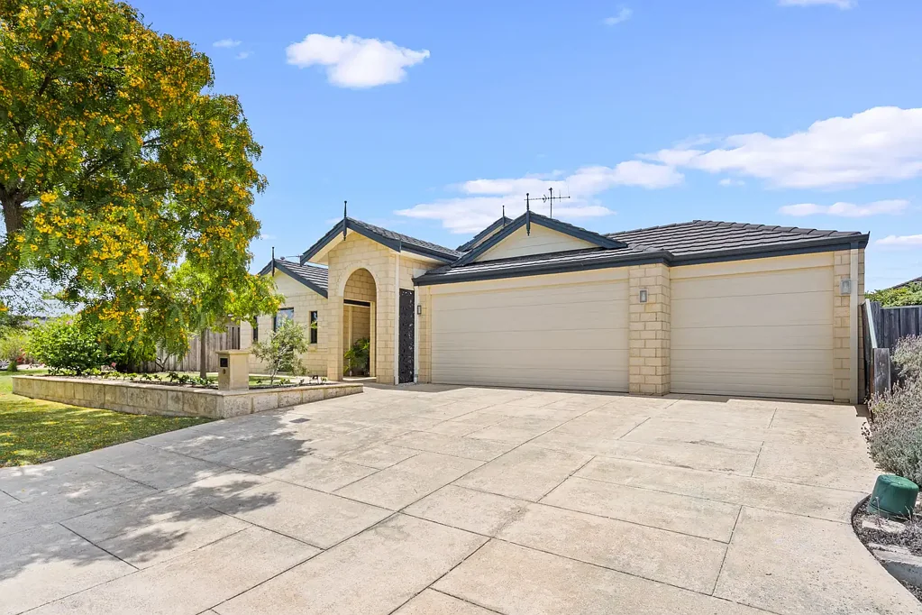 39 Waratah Circle, Halls Head, WA 6210