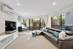 4/16 Winifred Street, Essendon