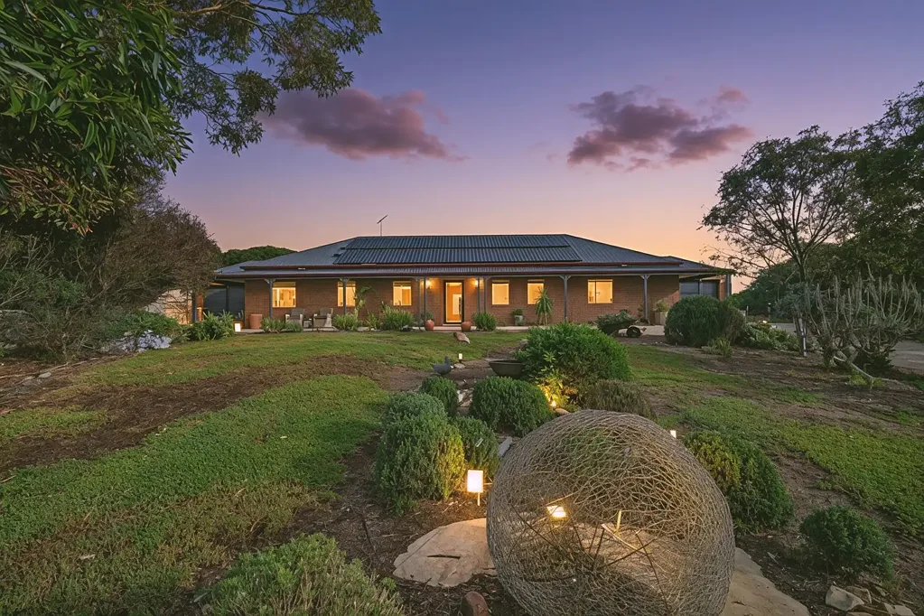 Hindmarsh Island 4 Bedroom Space, Serenity & a Peaceful River Outlook