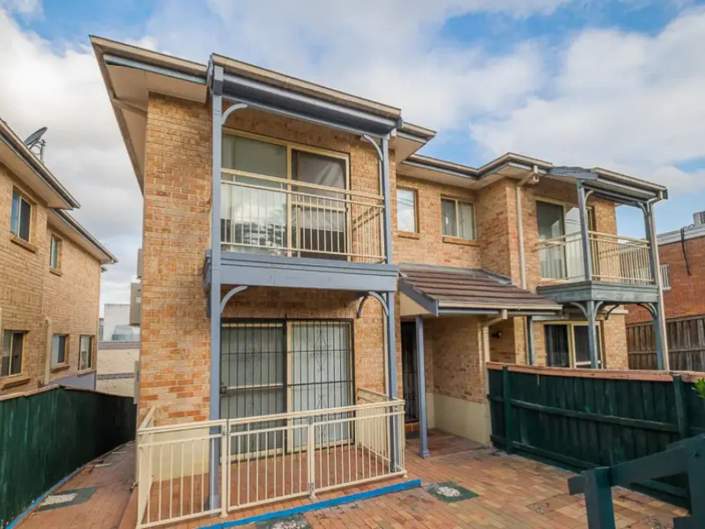 Ultra - Convenient Location & Lifestyle