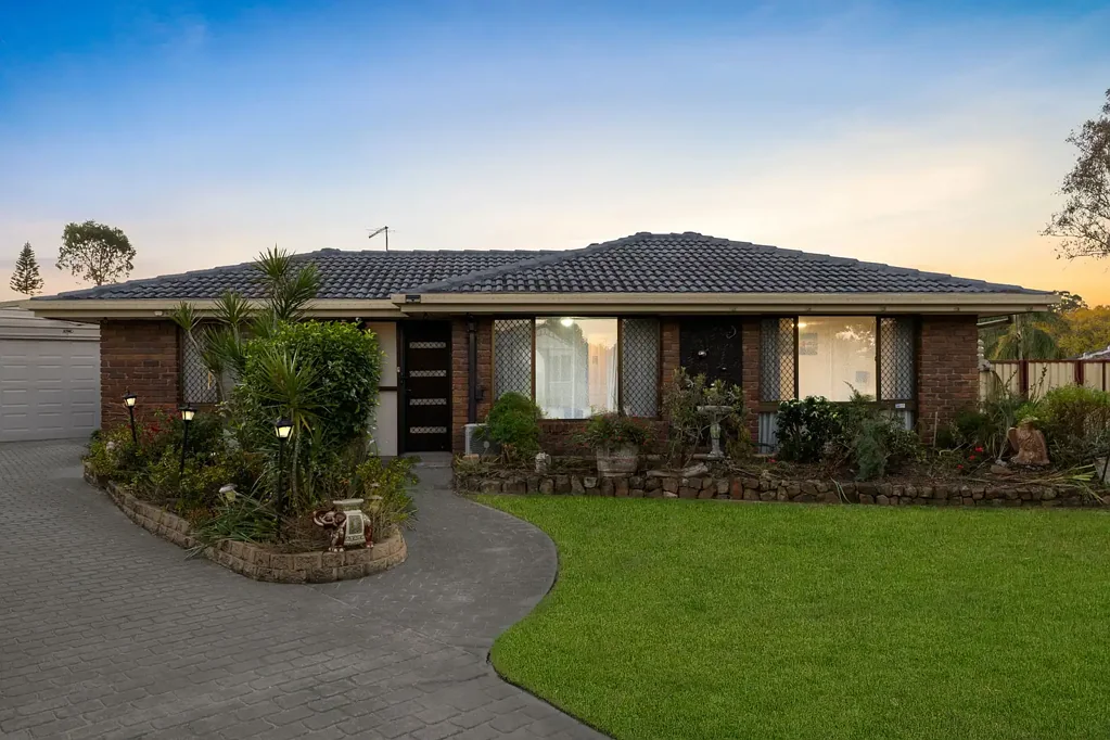 5 Paringa Court, Hillcrest, QLD 4118