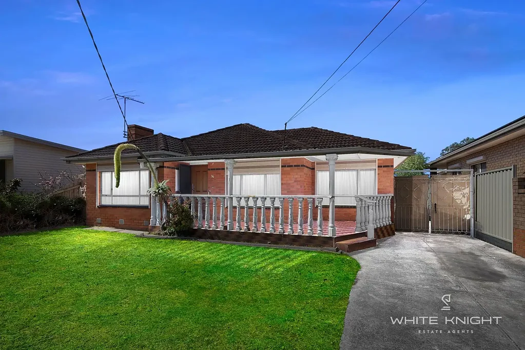 St Albans 3 Slaapkamer White Knight Estate Agents presents &apos; Large Family Living, Huge Potential &apos;