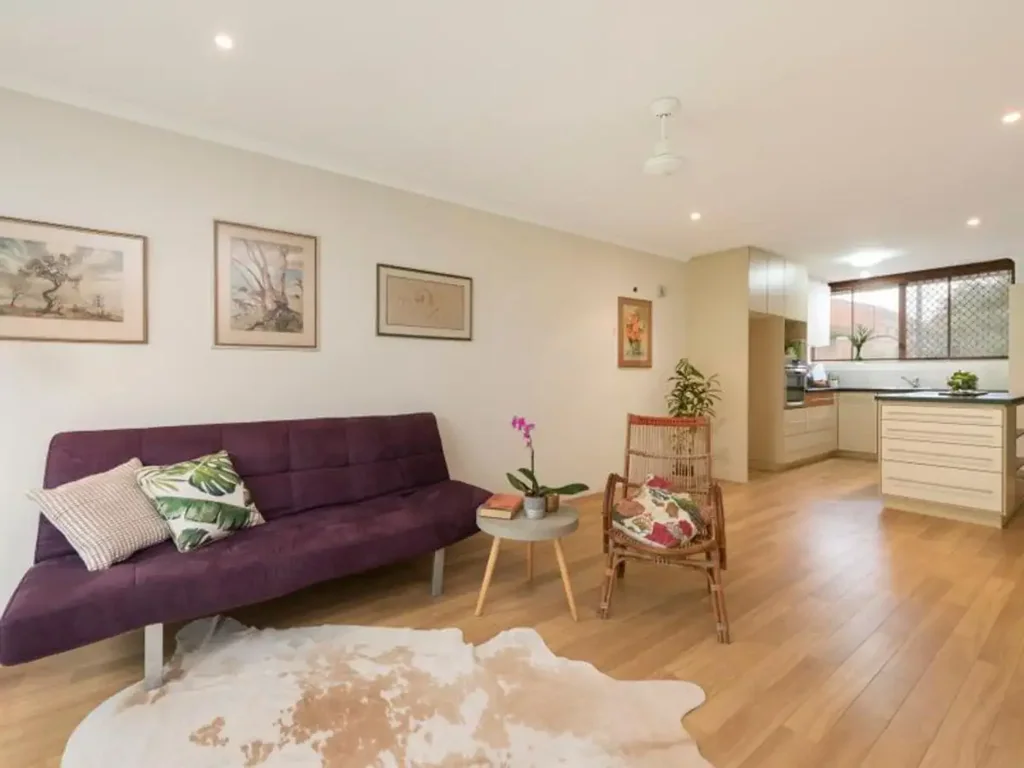 Stylish & Spacious with a Green Space