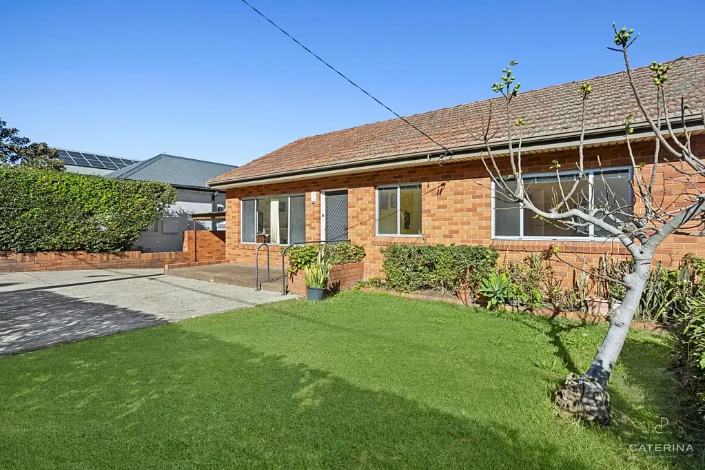 Narraweena 3chambre An Original Family Home Worth Holding — Or Making Your Own