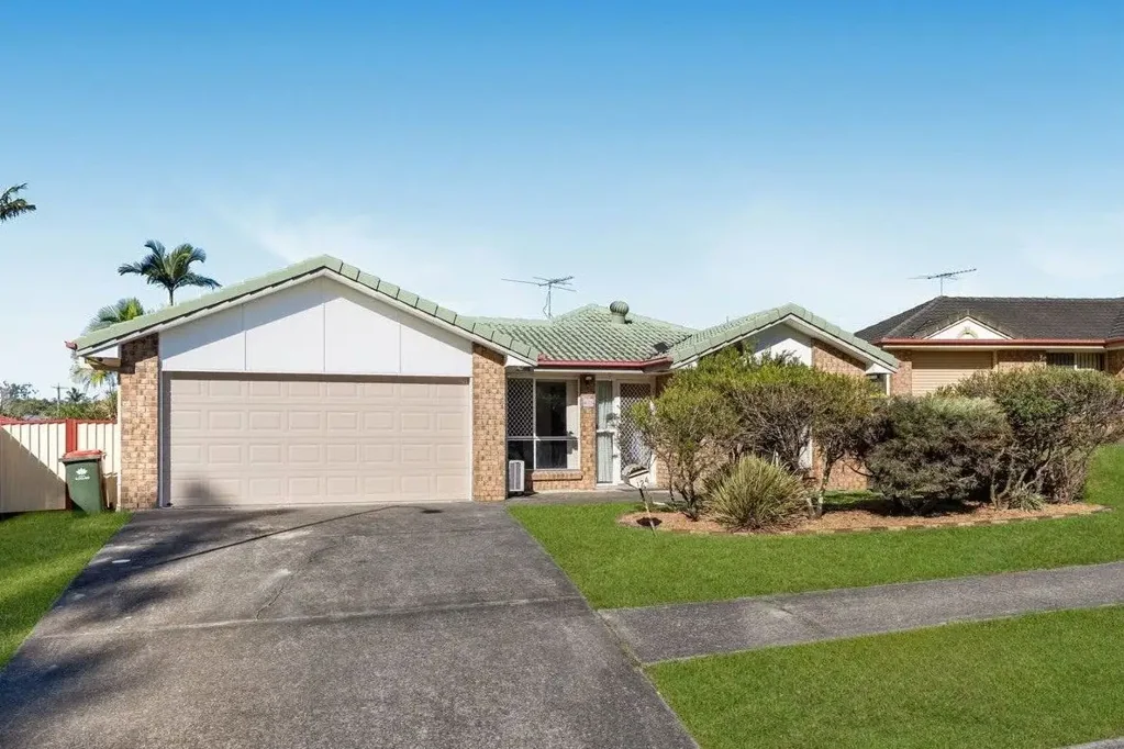 Spacious Family Home in a Convenient Regents Park Location!