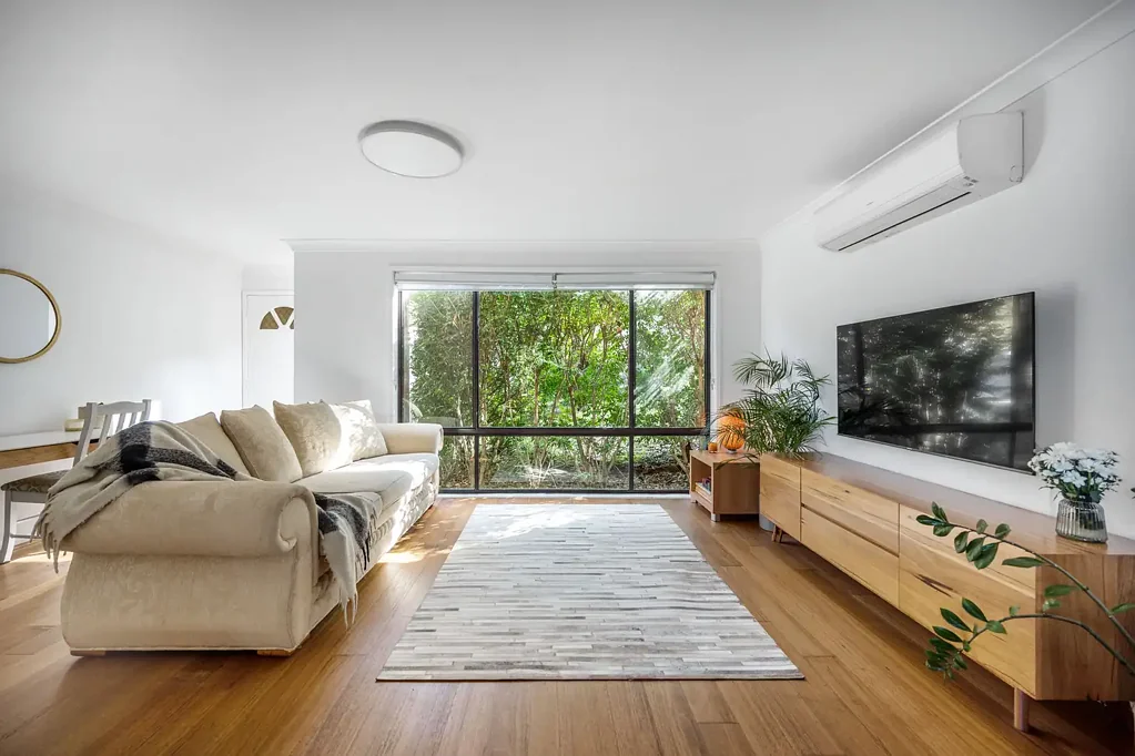2/28 Robertson Street, Coniston, NSW 2500