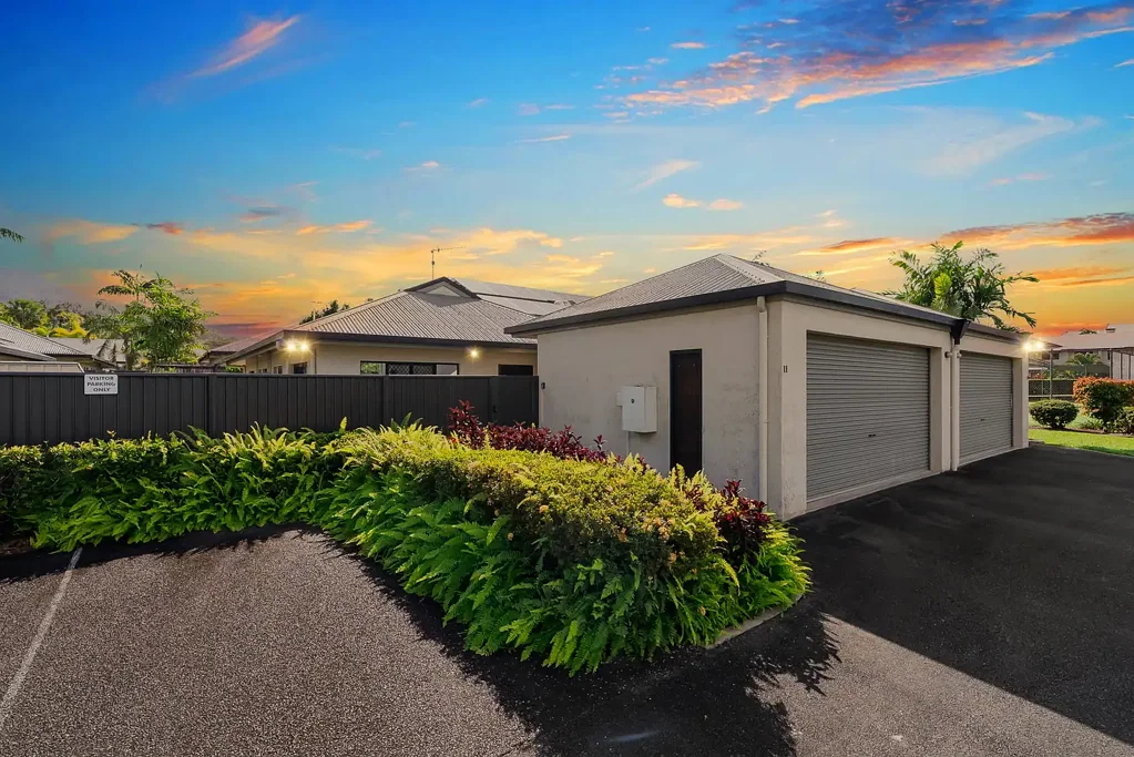 White Rock 3Kwarto Peace of Mind, Privacy & Beautifully Renovated Living - Ready to Enjoy