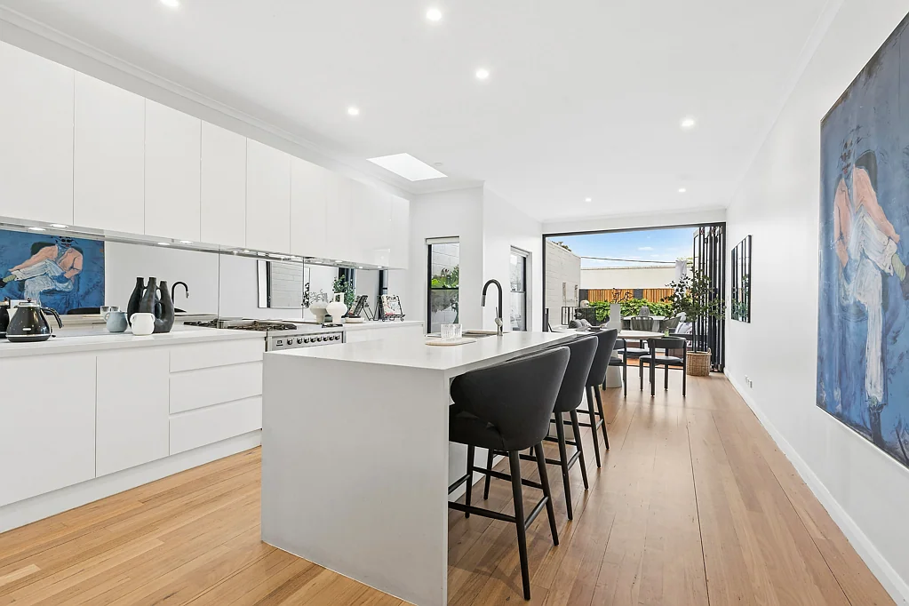 Rosebery 3ਬੈੱਡਰੂਮ Sophisticated, modern Torrens Title home of outstanding scale and design