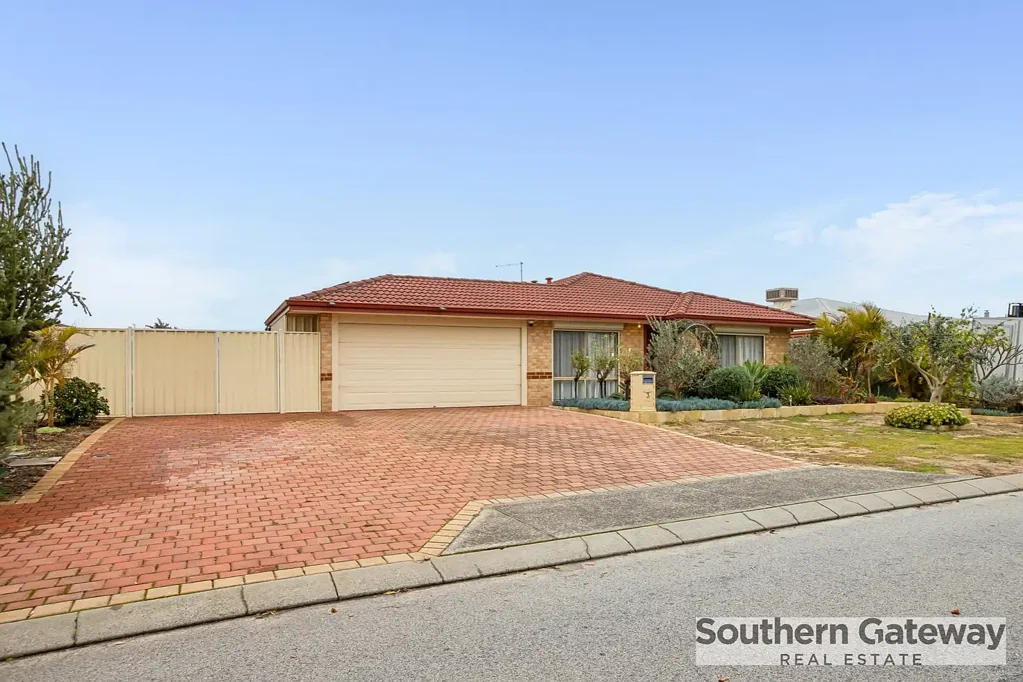 Orelia 4 Bedroom FAMILY LIVING WITH SPACE, COMFORT AND PLENTY TO ENJOY