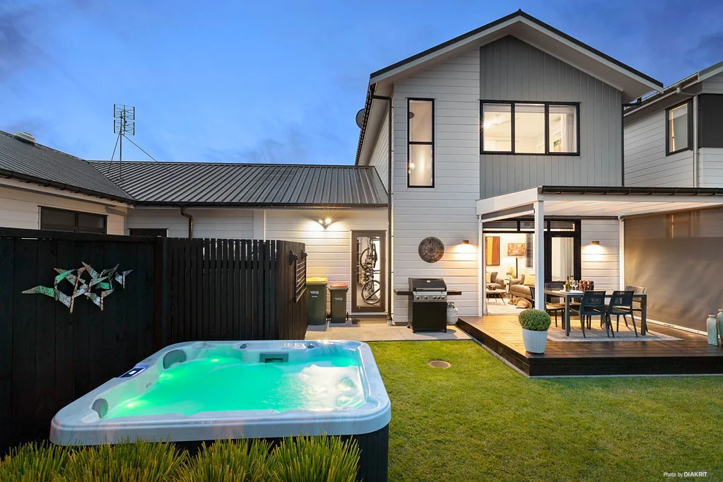 Pukekohe 2房  Sleek, Sun-filled, and Stylish