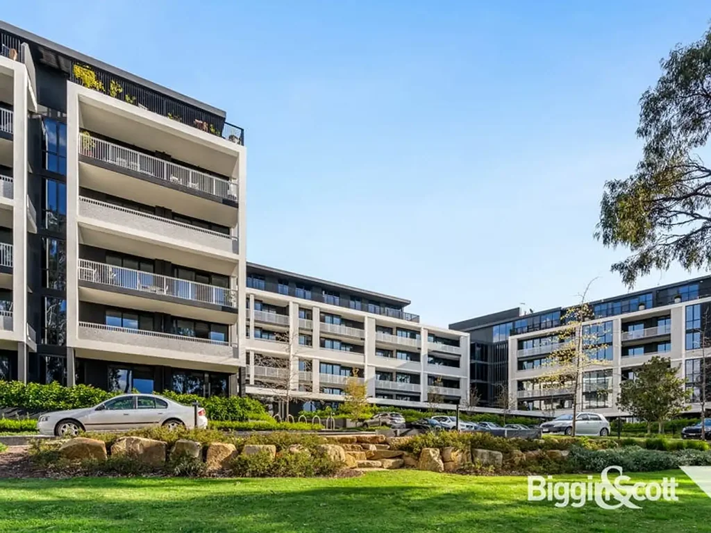 Doncaster 2 Bedroom Stylish, Light-Filled Apartment with Garden Outlook – An Entertainer’s Delight