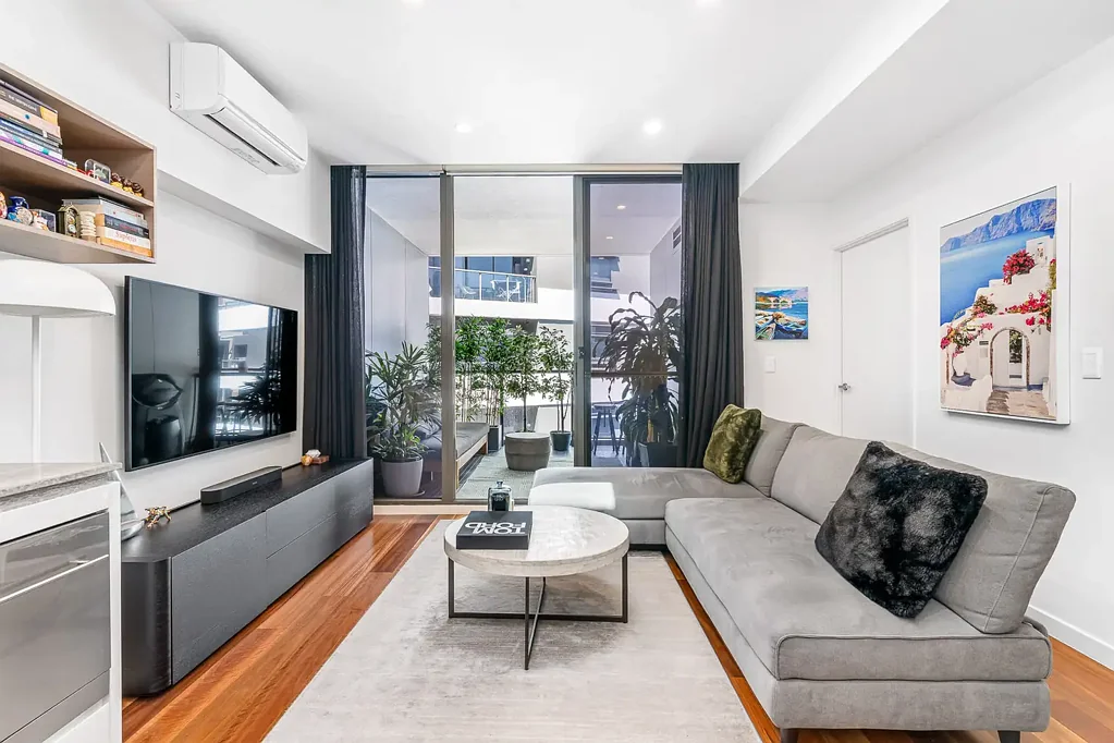 Perfect Apartment With Large Separate Study & Parking