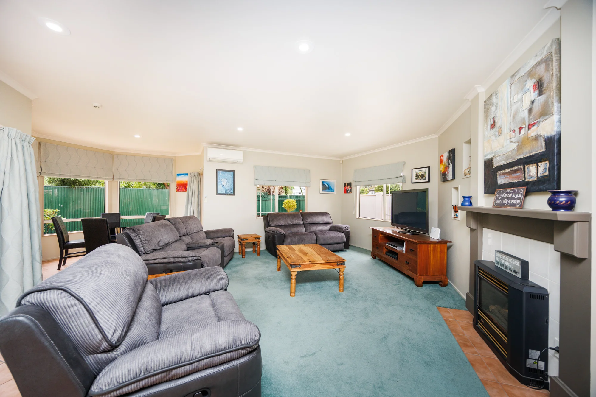 Feilding 5બેડરૂમ Expansive and inviting