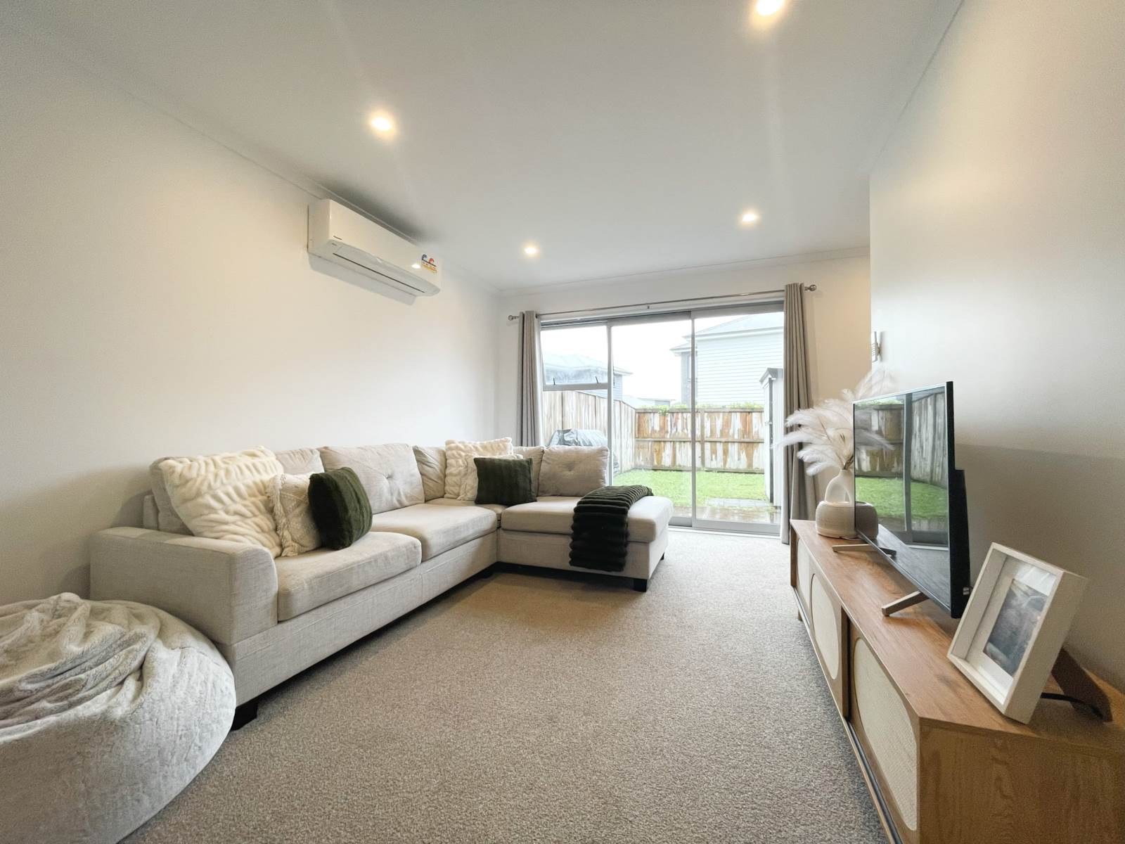 18 Gilbert Hall Way, Swanson, Auckland - Waitakere, 2 habitaciones, 1 baños, Townhouse