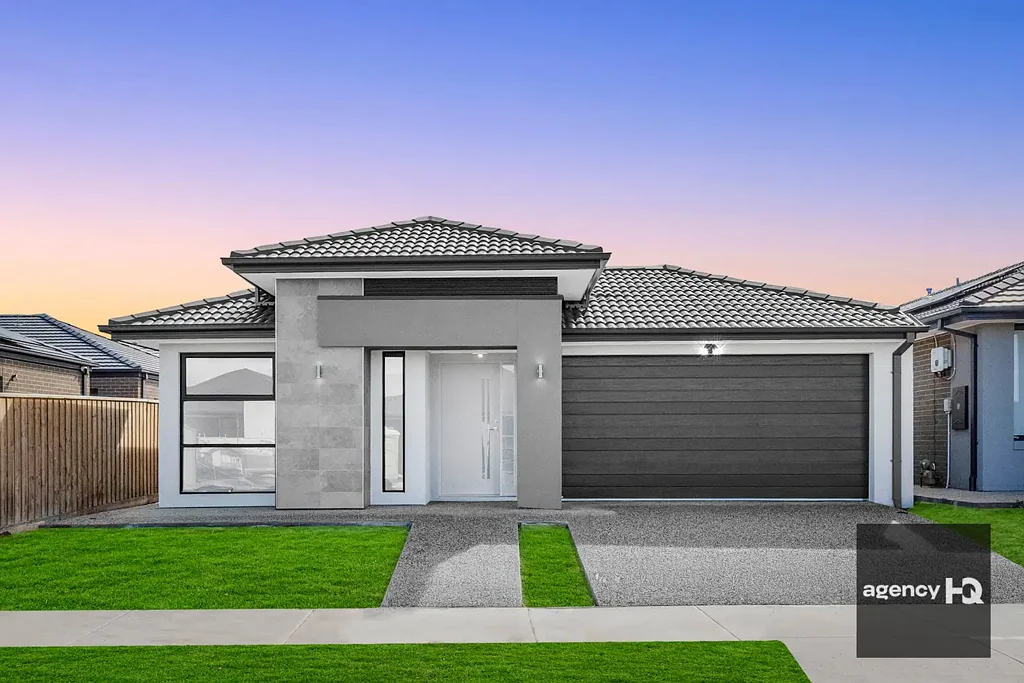Brand New Family Home in Deanside VIC