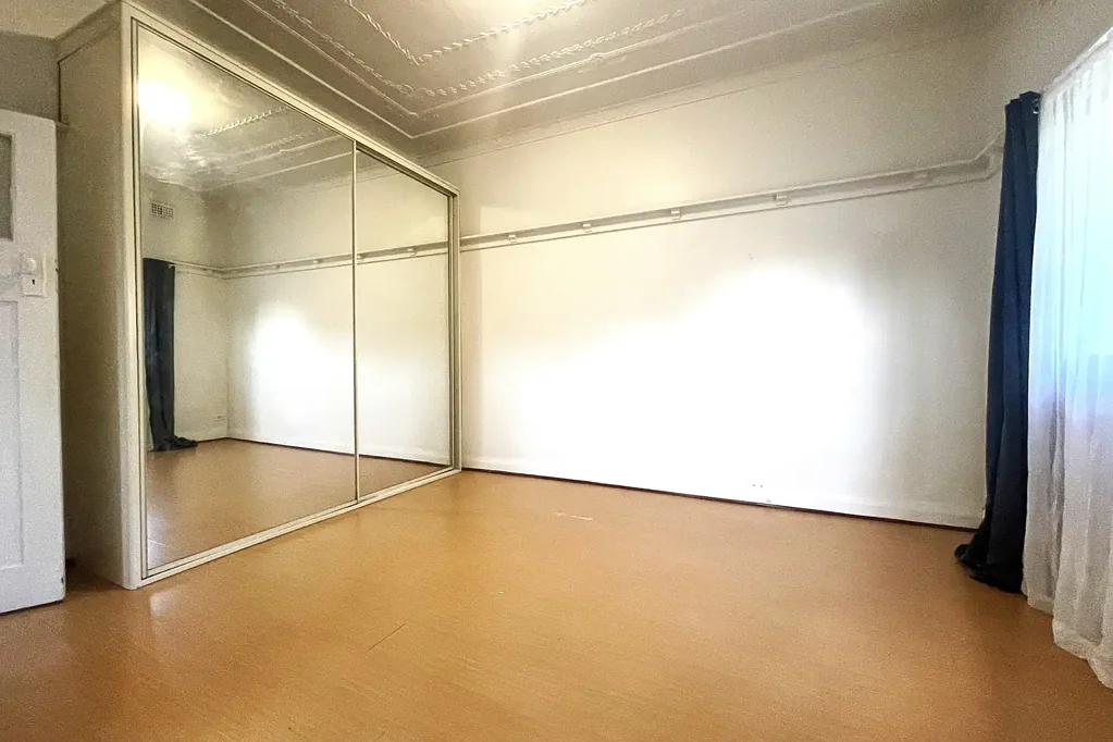 Studio Apartment Walking Distance To Transport