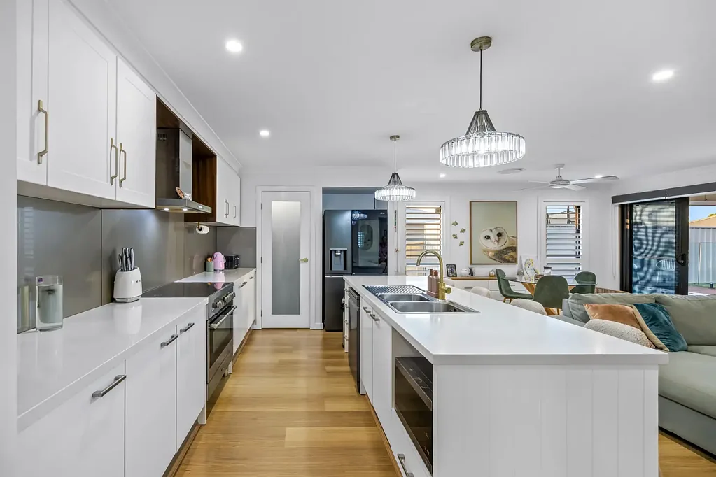 Buttaba 4ਬੈੱਡਰੂਮ MODERN LIVING IN A QUIET, DESIRABLE LOCATION CLOSE TO THE LAKE