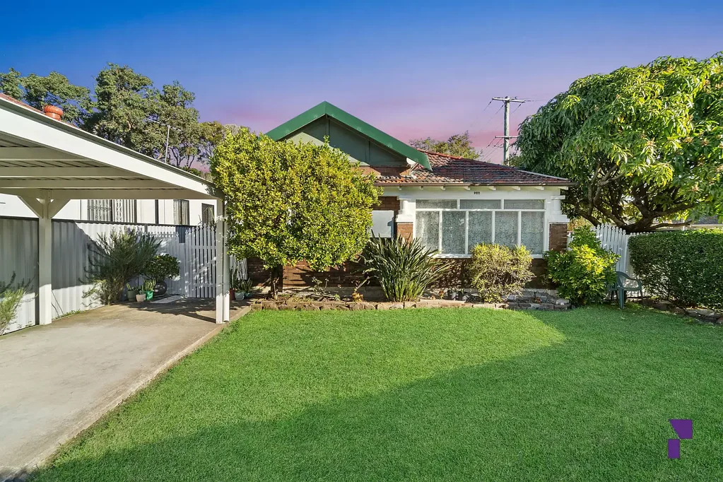 Punchbowl 3Zimmer Corner position, comfortable family residence just 800m from Punchbowl Station